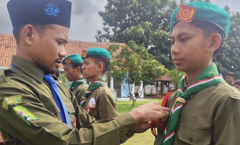 Api unggun saat berkemah